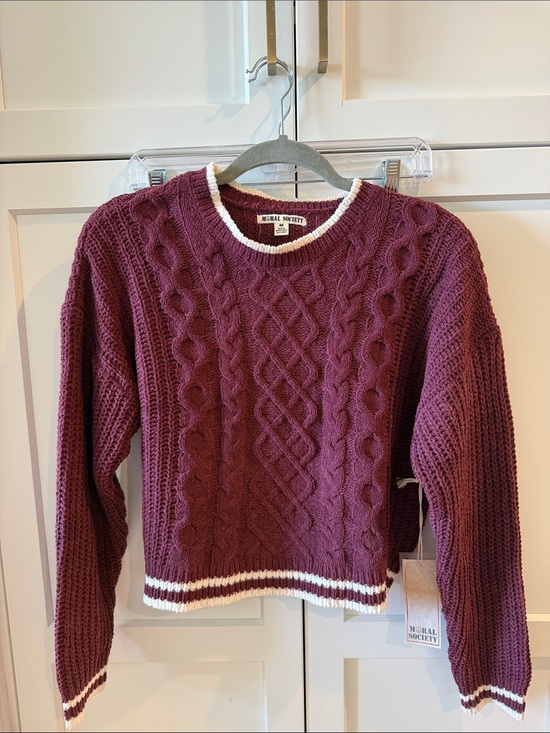 Francesca's Collections Sweaters - Francesca's Collections Burgundy Cable Knit Crew Sweater with White Trim